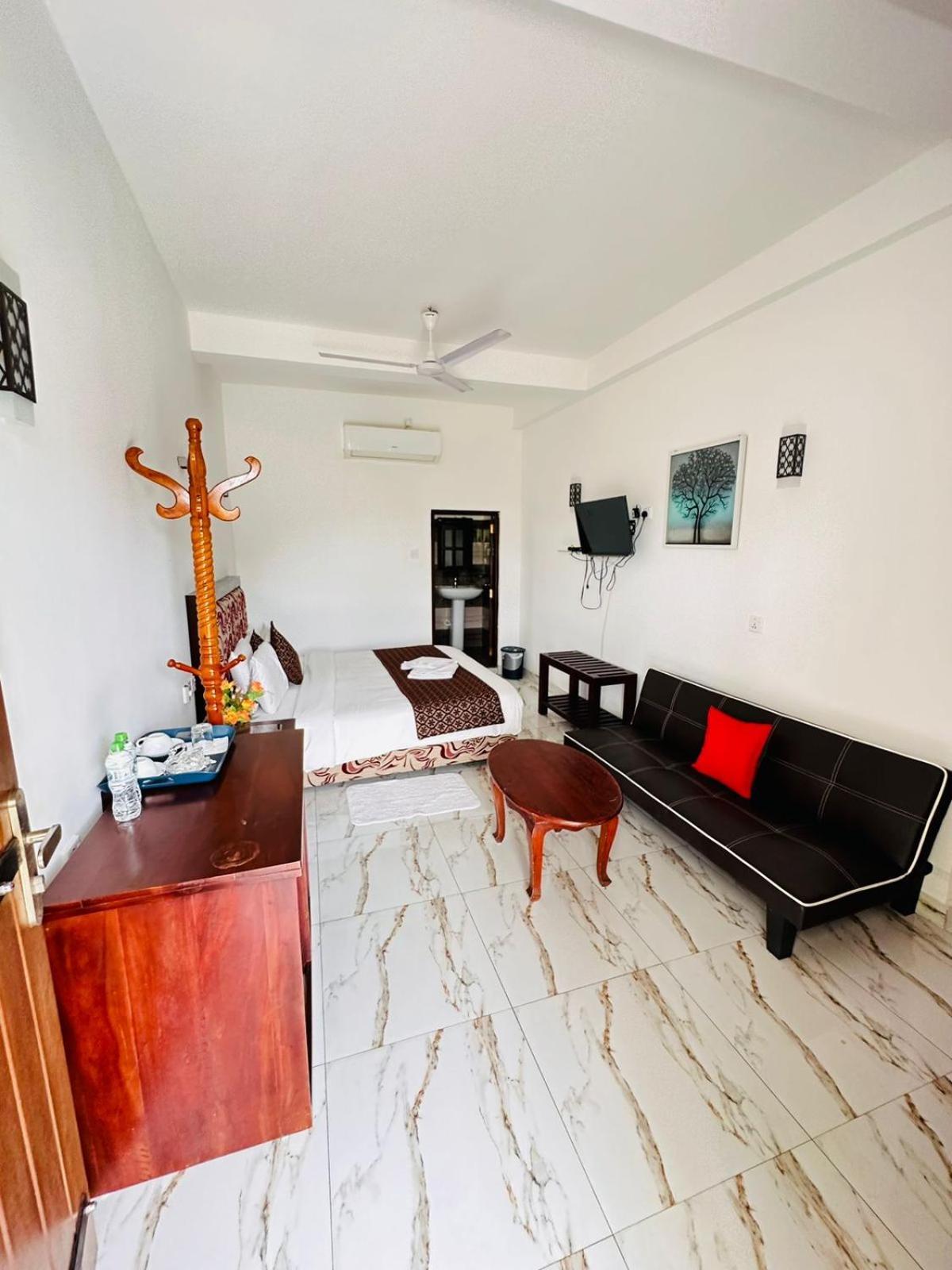 Otha Shy Airport Transit Hotel Katunayaka Εξωτερικό φωτογραφία